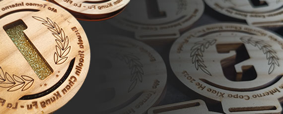 medallas de madera